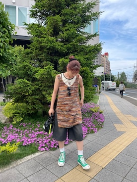 「アイテム（ネックレス、グリーン系）」を使った、遠藤花彩さん（レディース・162cm）の夏コーディネート