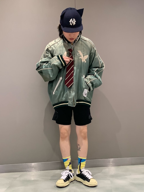 Maison MIHARA YASUHIROのスカジャンを使った人気ファッション