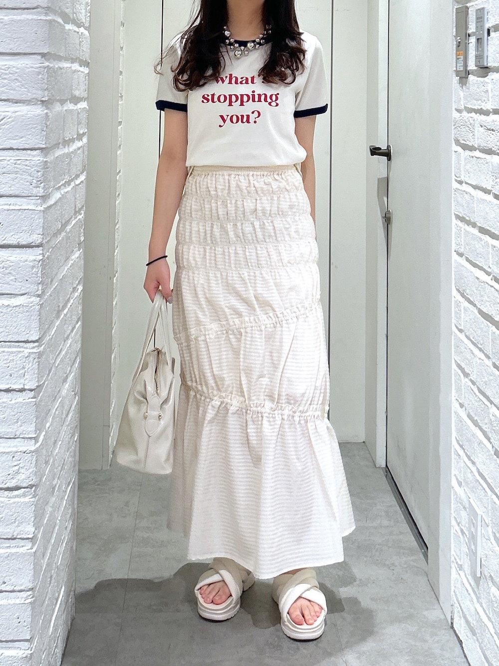 「FREE'S MARTの◆レトロロゴリンガーTシャツ（Tシャツ/カットソー、ホワイト系）」を使った、yurm6さん（レディース・153cm）の夏コーディネートの1枚目の写真