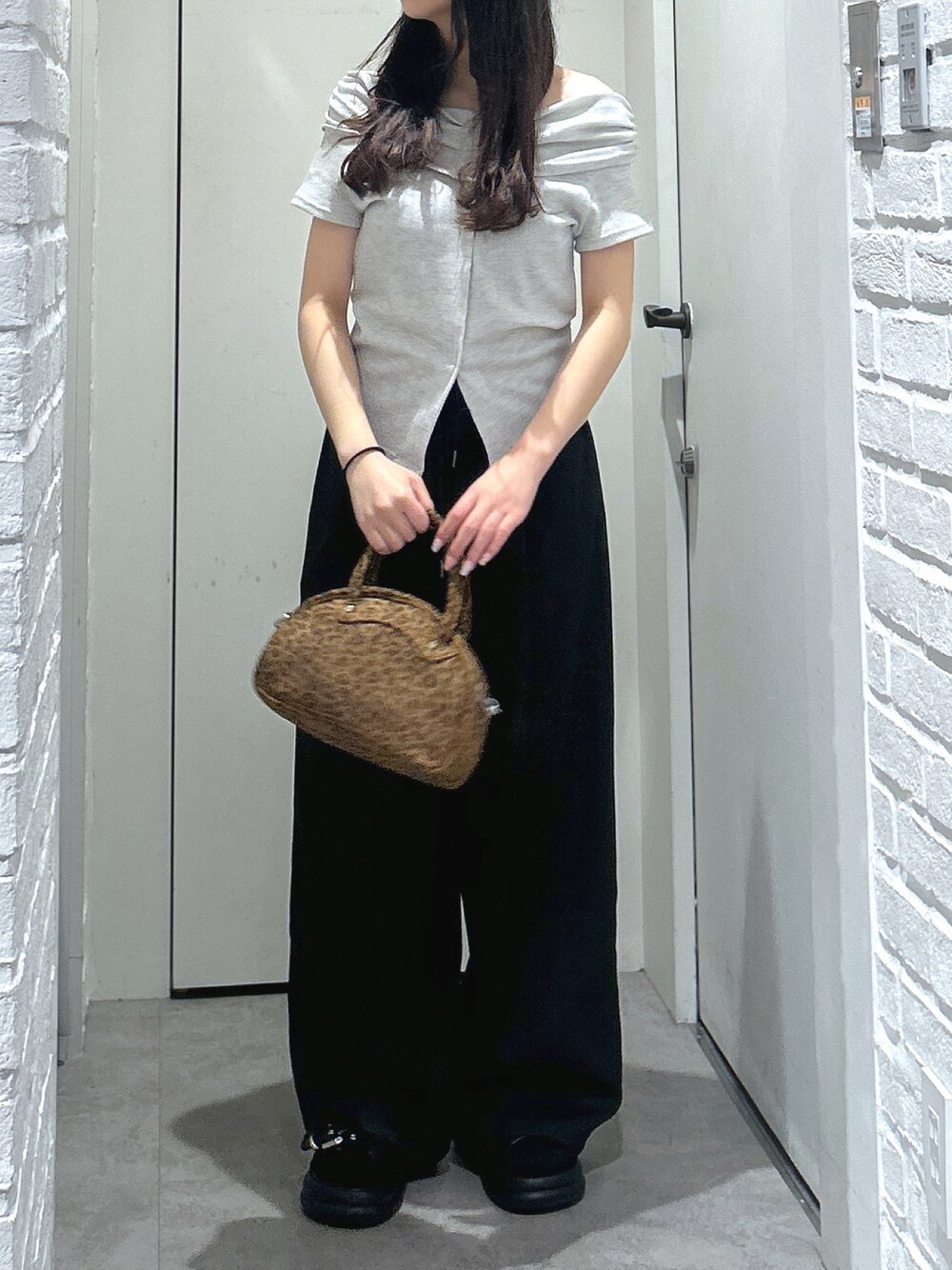 「FREE'S MARTのハーフサークルバッグ（トートバッグ、ブラウン系）」を使った、yurm6さん（骨格ナチュラル・レディース・153cm）の春コーディネートの1枚目の写真