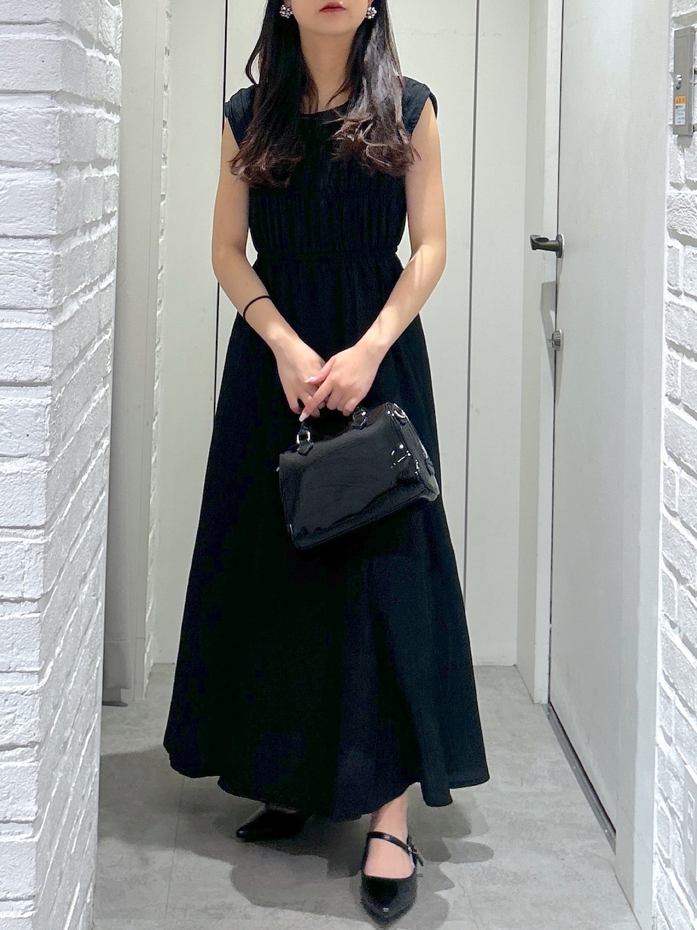 「FREE'S MARTの◆エナメルミニボストン（ショルダーバッグ、ブラック系）」を使った、yurm6さん（レディース・153cm）の春コーディネートの1枚目の写真