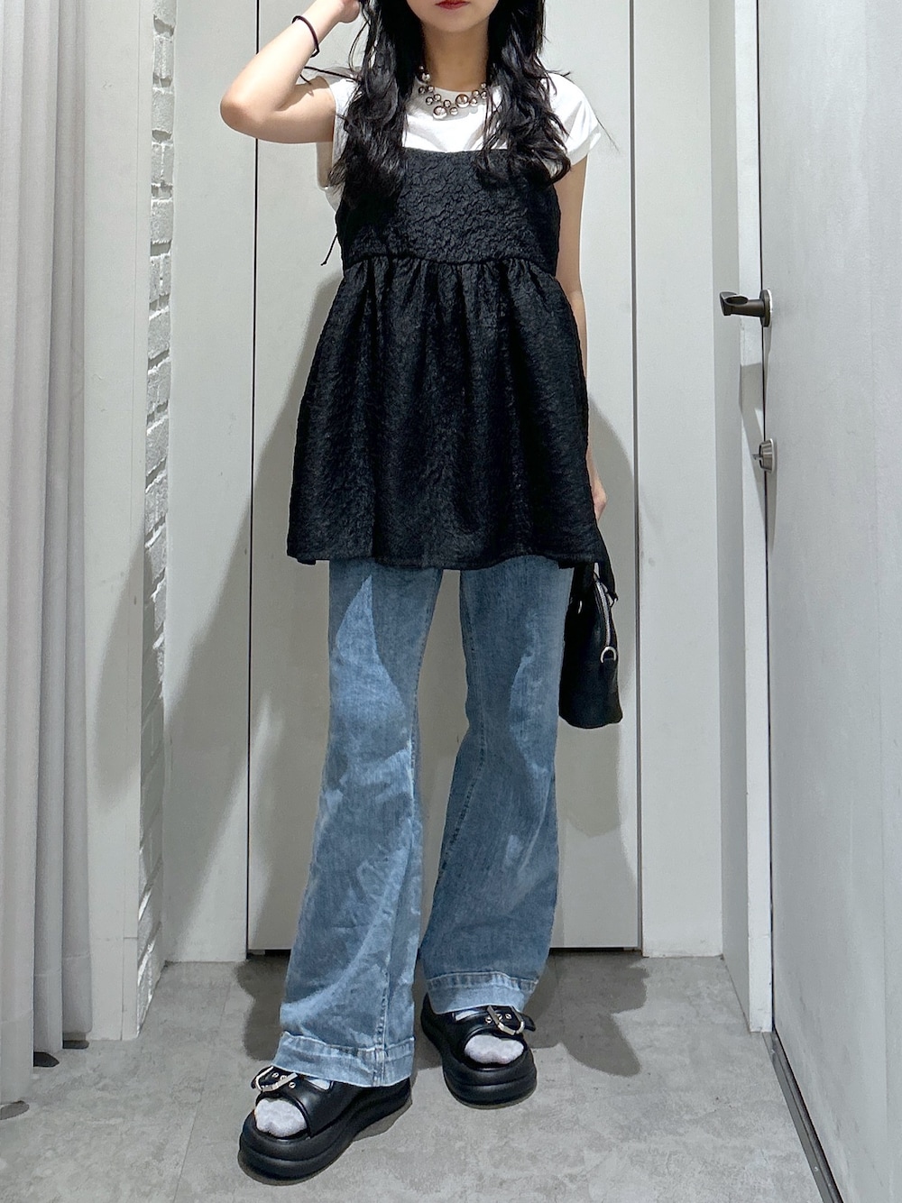 「FREE'S MARTの膨れジャガードキャミビスチェ（キャミソール、ブラック系）」を使った、yurm6さん（レディース・153cm）の夏コーディネートの1枚目の写真