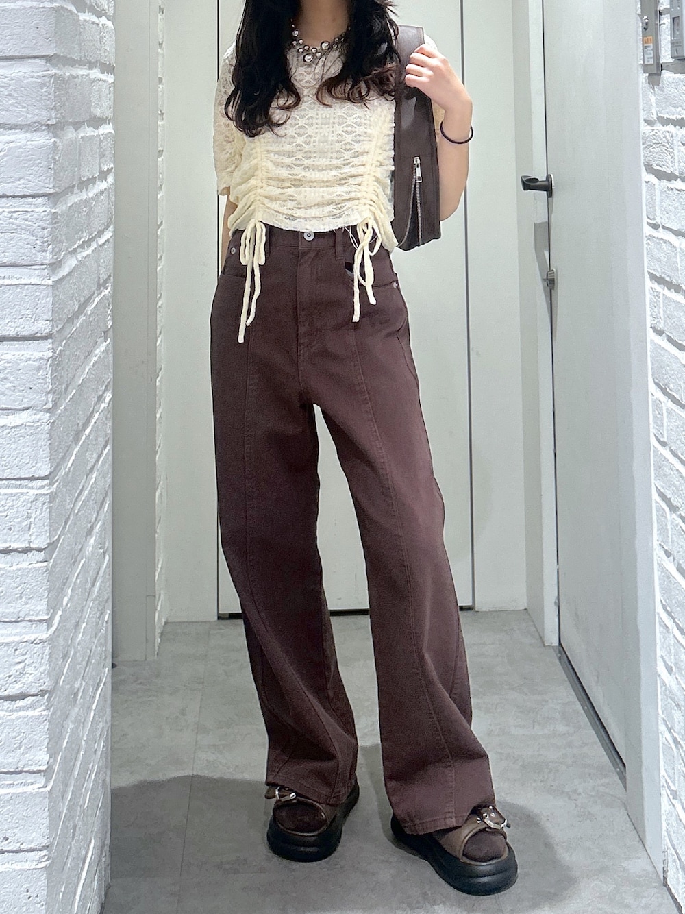 「FREE'S MARTのストレッチレースドロストトップス（Tシャツ/カットソー、ホワイト系）」を使った、yurm6さん（レディース・153cm）の夏コーディネートの1枚目の写真
