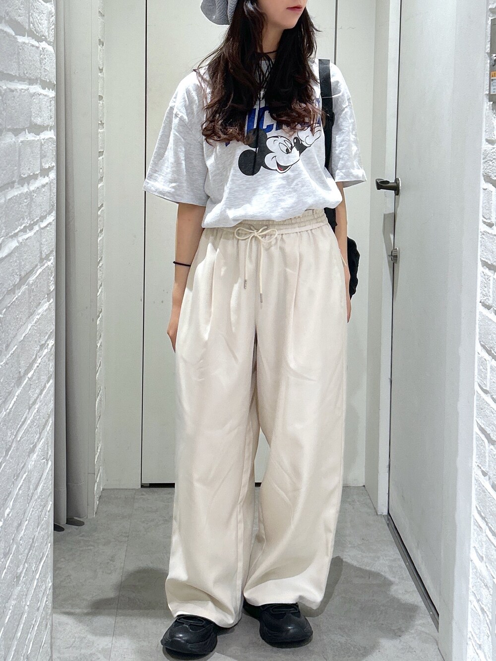 「FREE'S MARTのドローコードスニーカー（スニーカー、ブラック系）」を使った、yurm6さん（レディース・153cm）の夏コーディネートの1枚目の写真