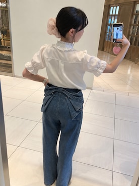 「continuer de NICE CLAUP(コンティニューデナイスクラップ)のバックリボンストレートパンツ(デニムパンツ、ブルー系)」を使った、mayu⌇骨ナチュコーデさん(レディース・160cm)の秋コーディネート