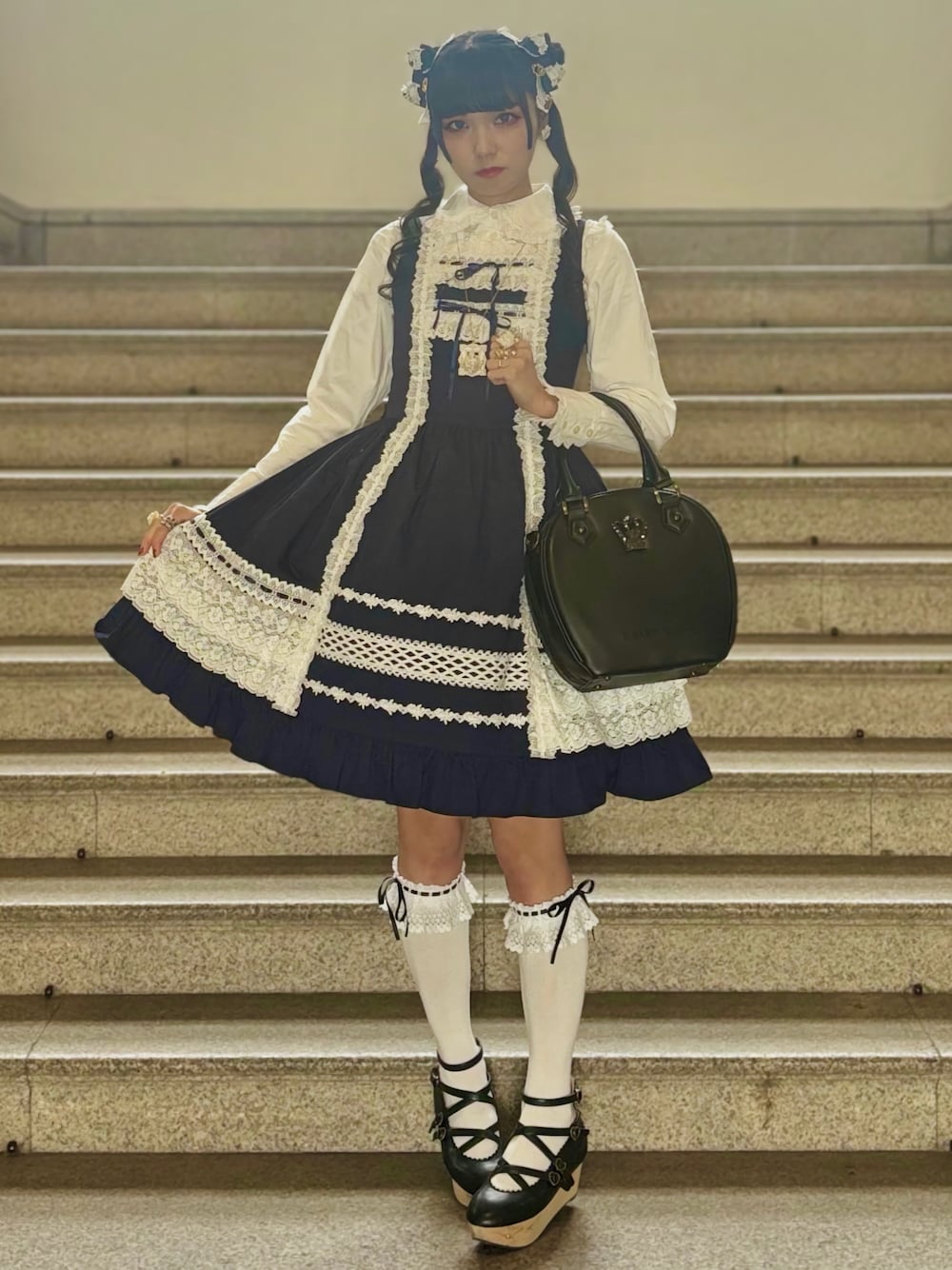 「ロリータ、ロリィタ、ロリータファッション、ロリィタファッション、ベイビーザスターズシャインブライト、lolita、lolitafashion、BABYTHESTARSSHINEBRIGHT」｜「BABY,THE STARS SHINE BRIGHTのお嬢様の王冠付 Bag（バッグ、ブラック系）」を使った、りんさん（レディース・165cm）の冬コーディネートの1枚目の写真