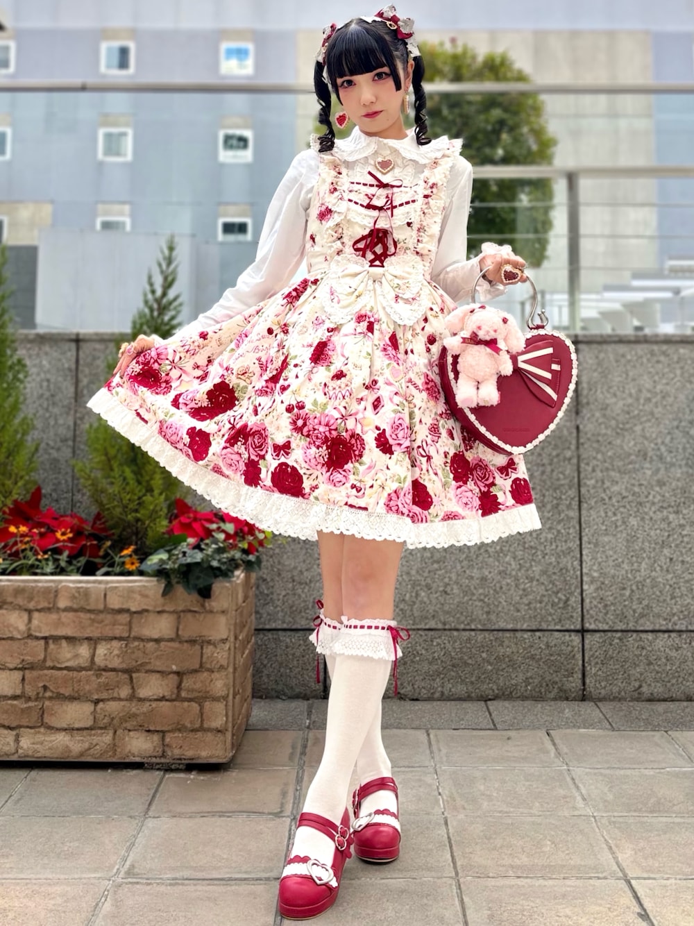 「ロリータ、ロリィタ、ロリータファッション、ロリィタファッション、ベイビーザスターズシャインブライト、lolita、lolitafashion、BABYTHESTARSSHINEBRIGHT」｜「BABY,THE STARS SHINE BRIGHTのハートバックルシューズ（シューズ、レッド系）」を使った、りんさん（レディース・165cm）の冬コーディネートの1枚目の写真
