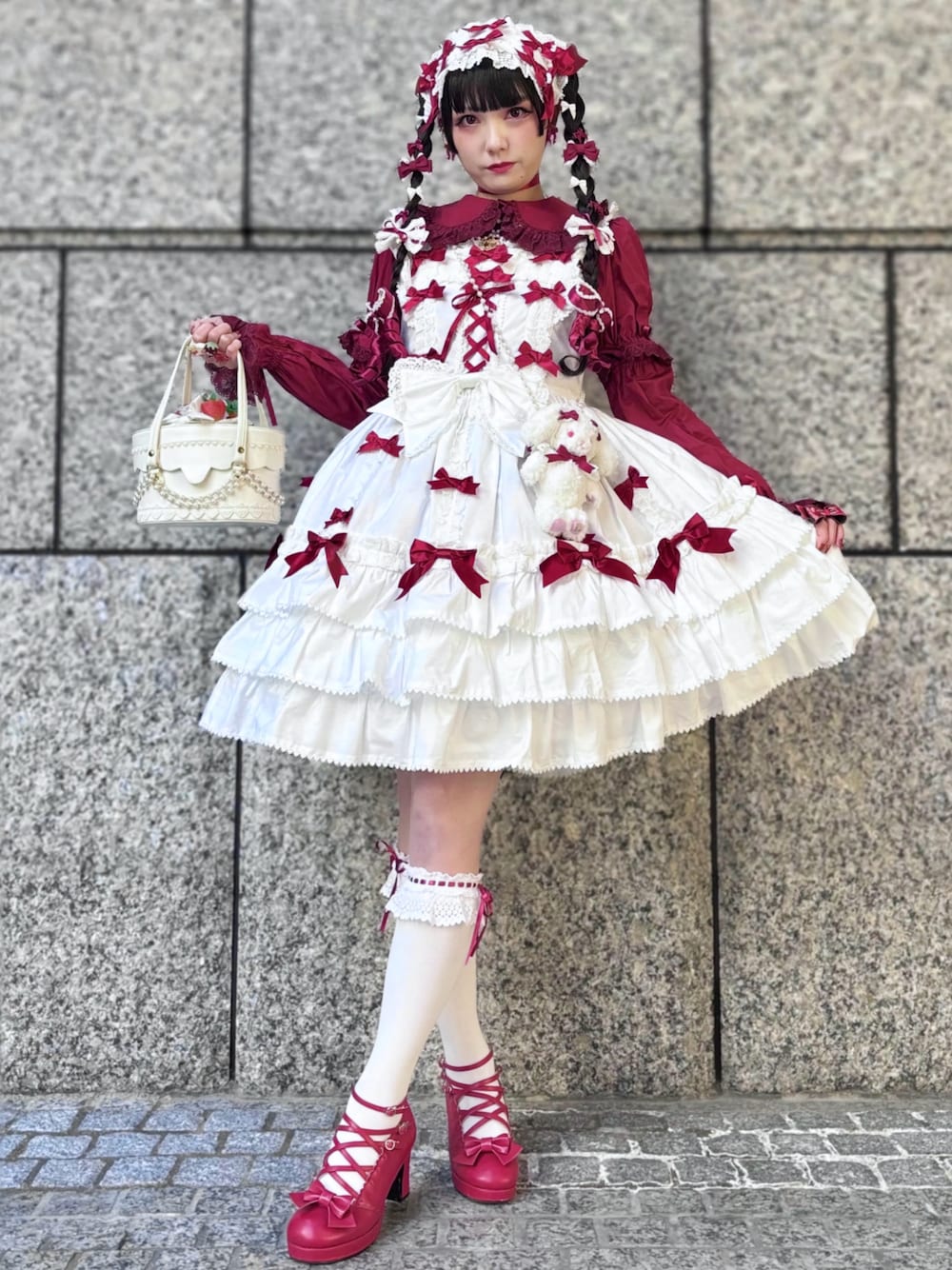 「ロリータ、ロリィタ、ロリータファッション、ロリィタファッション、ベイビーザスターズシャインブライト、lolita、lolitafashion、BABYTHESTARSSHINEBRIGHT」｜「BABY,THE STARS SHINE BRIGHTのハニークロスシューズ（シューズ、レッド系）」を使った、りんさん（レディース・165cm）の冬コーディネートの1枚目の写真