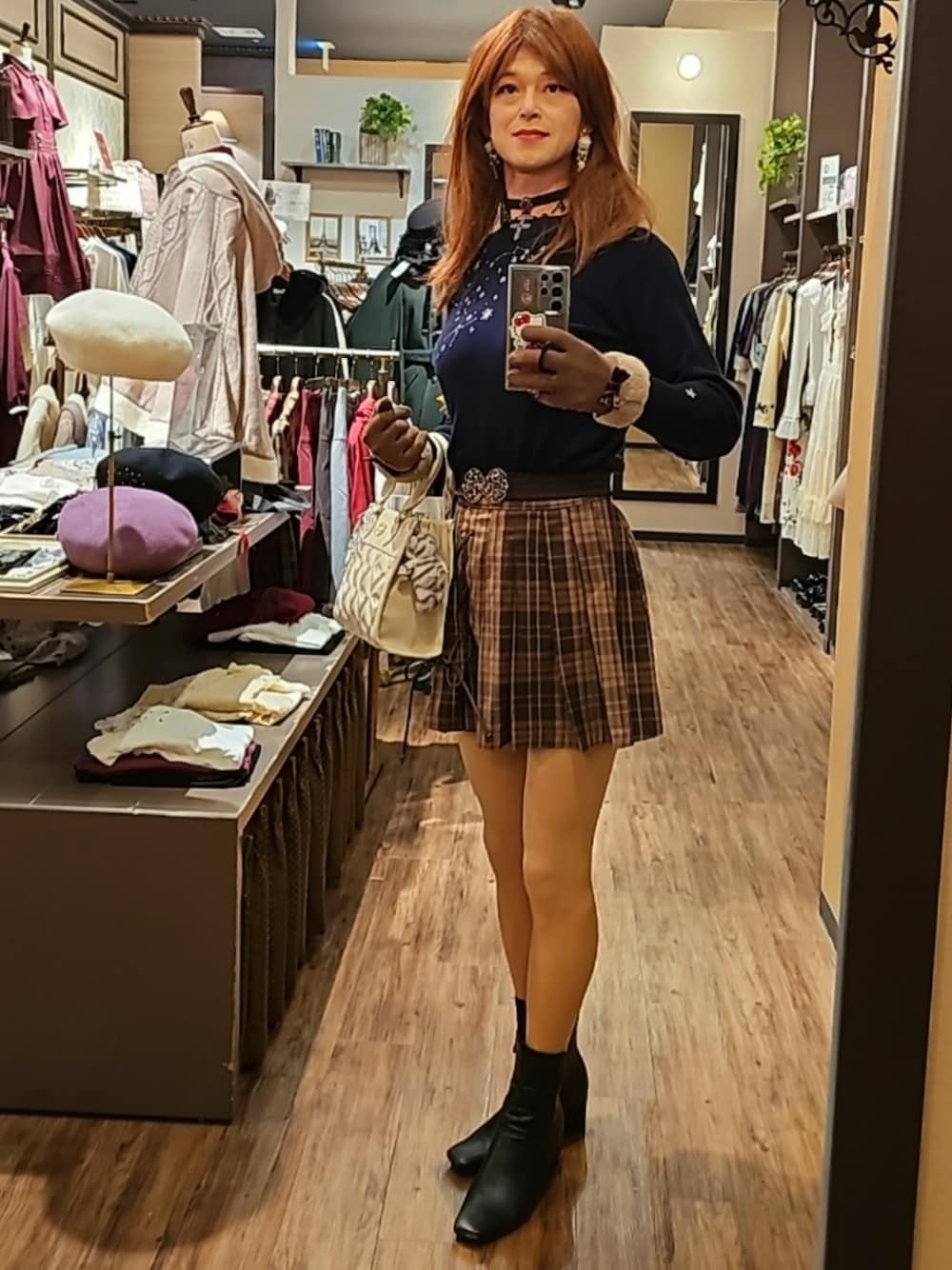 「最近のいい感じコーデ、冬アウター、オトナ女子、お出かけコーデ、お洒落さんとつながりたい」｜「axes femmeのテレスコープラメ刺繍ニット（ニット/セーター、ブルー系）」を使った、🩵怜奈🩷さん（骨格ストレート・レディース・179cm）の秋コーディネートの1枚目の写真