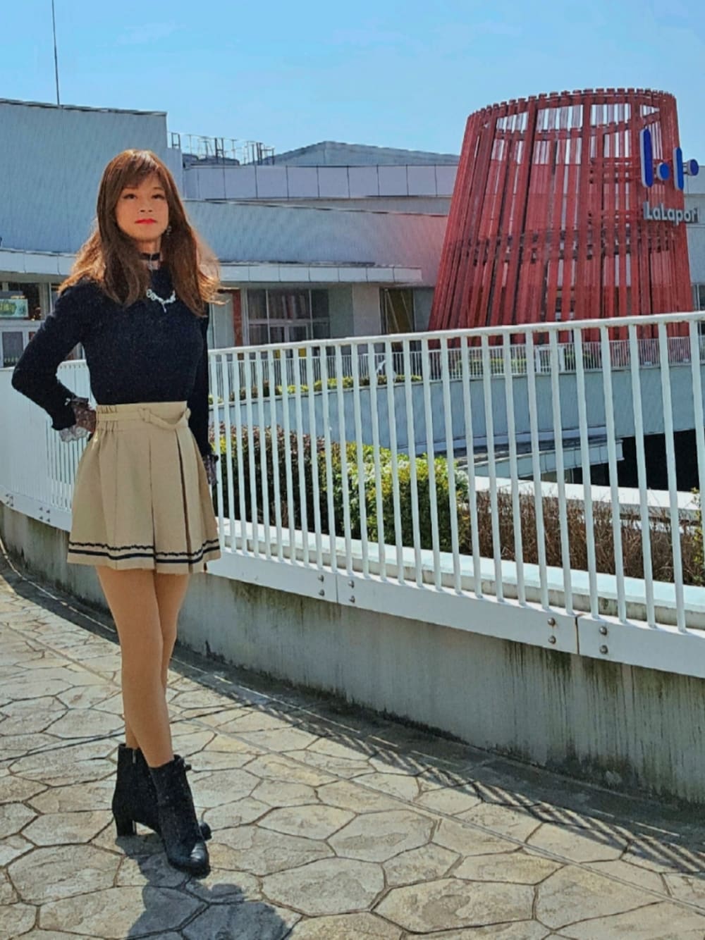 「春めき満開コーデ、シンプルコーデ、オトナ女子、お出かけコーデ、大人コーデ、きれいめカジュアル、デートコーデ、高身長コーデ、オトナカワイイ」｜「axes femme POETIQUEのボックスプリーツミニスカート（スカート、イエロー系）」を使った、🩵怜奈🩷さん（レディース・179cm）の春コーディネートの1枚目の写真