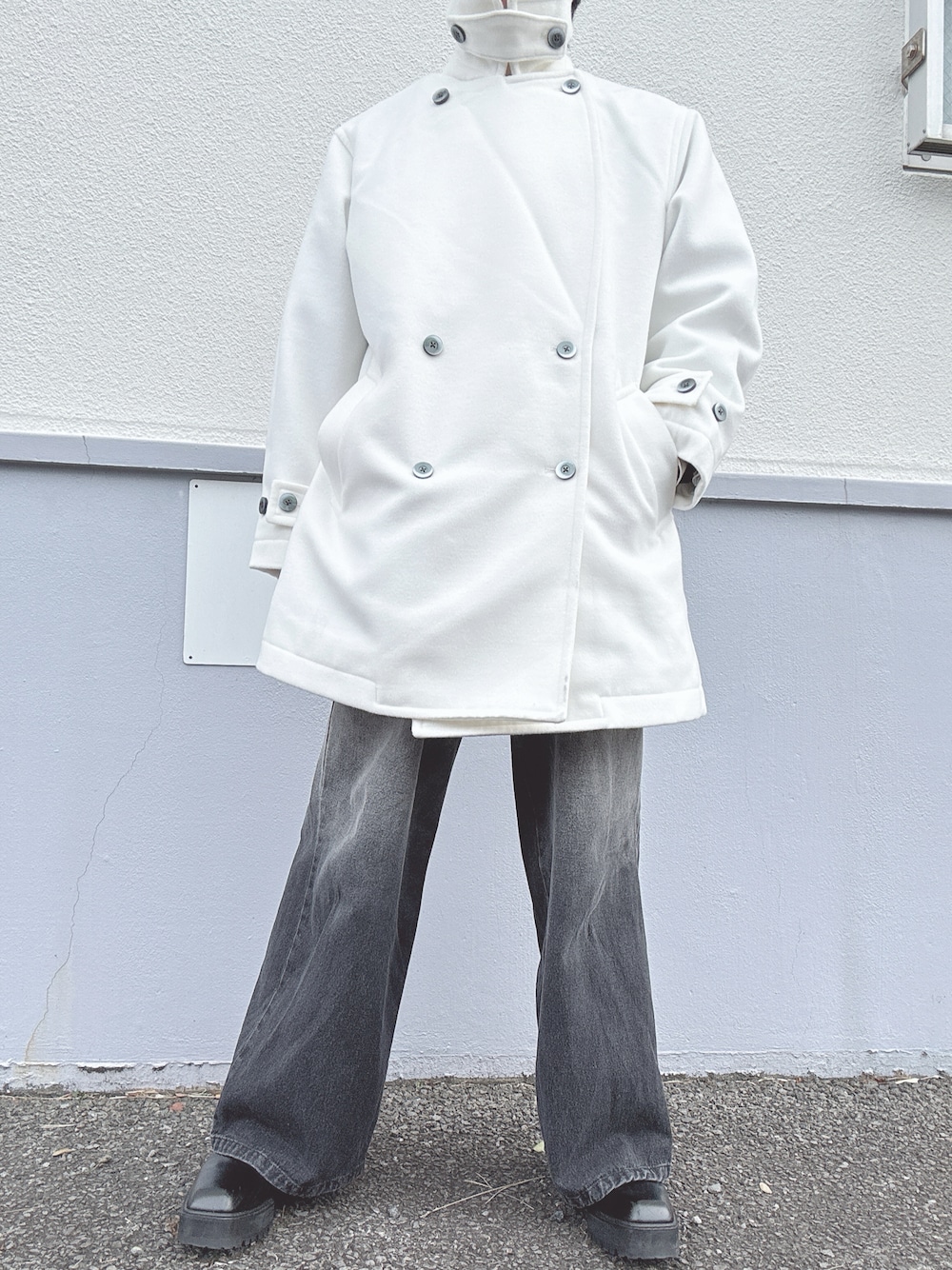 「冬コーデ、冬アウター、メンズコーデ、シンプルスタイル、ピーコート、デニムパンツ、ブーツ、おしゃれさんと繋がりたい、服好きな人と繋がりたい、いいね、save、フォローお願いします🤑」｜「ADRERのBeaver melton over P-coat/ビーバーメルトンオーバーPコート（その他アウター、ホワイト系）」を使った、いのこさん（メンズ・174cm）の冬コーディネートの1枚目の写真