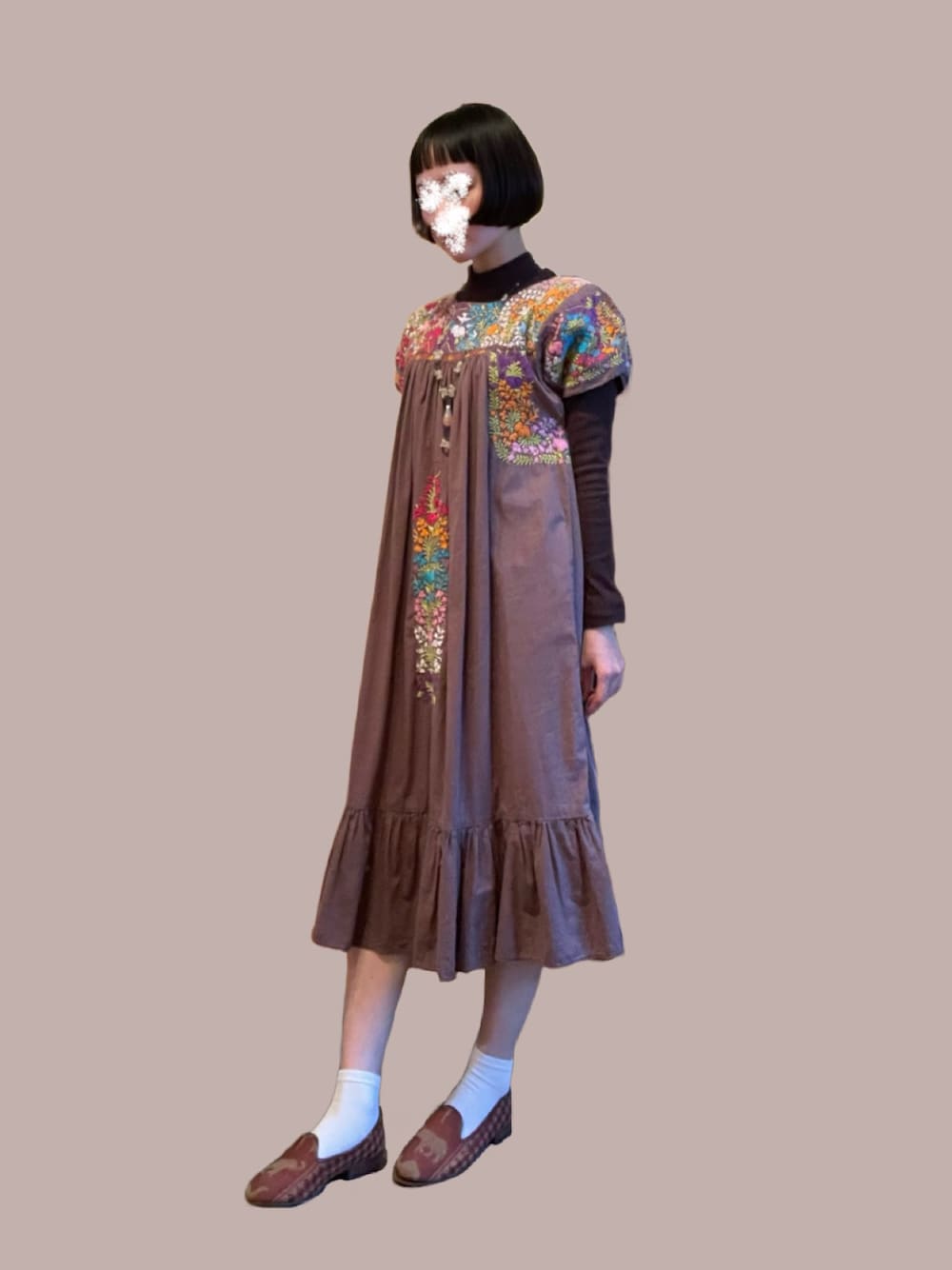 「古着、古着コーデ、used、ワンピース、メキシコ刺繍、刺繍、冬コーデ」｜「usedのstore in history（ネックレス、グリーン系）」を使った、ゆずさん（骨格ウェーブ・レディース・157cm）の冬コーディネートの1枚目の写真