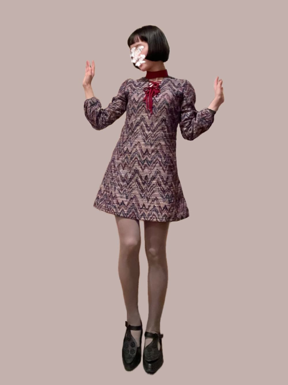 「リボン、春、スカートスタイル、春服、ワンピース、ミニスカート、カラータイツ、古着MIX、古着、古着コーデ、60’s、70'sコーデ、70's、レースアップ、チョーカー」｜「TOKYO BOPPERのアイテム（シューズ、ブラック系）」を使った、ゆずさん（レディース・157cm）の春コーディネートの1枚目の写真
