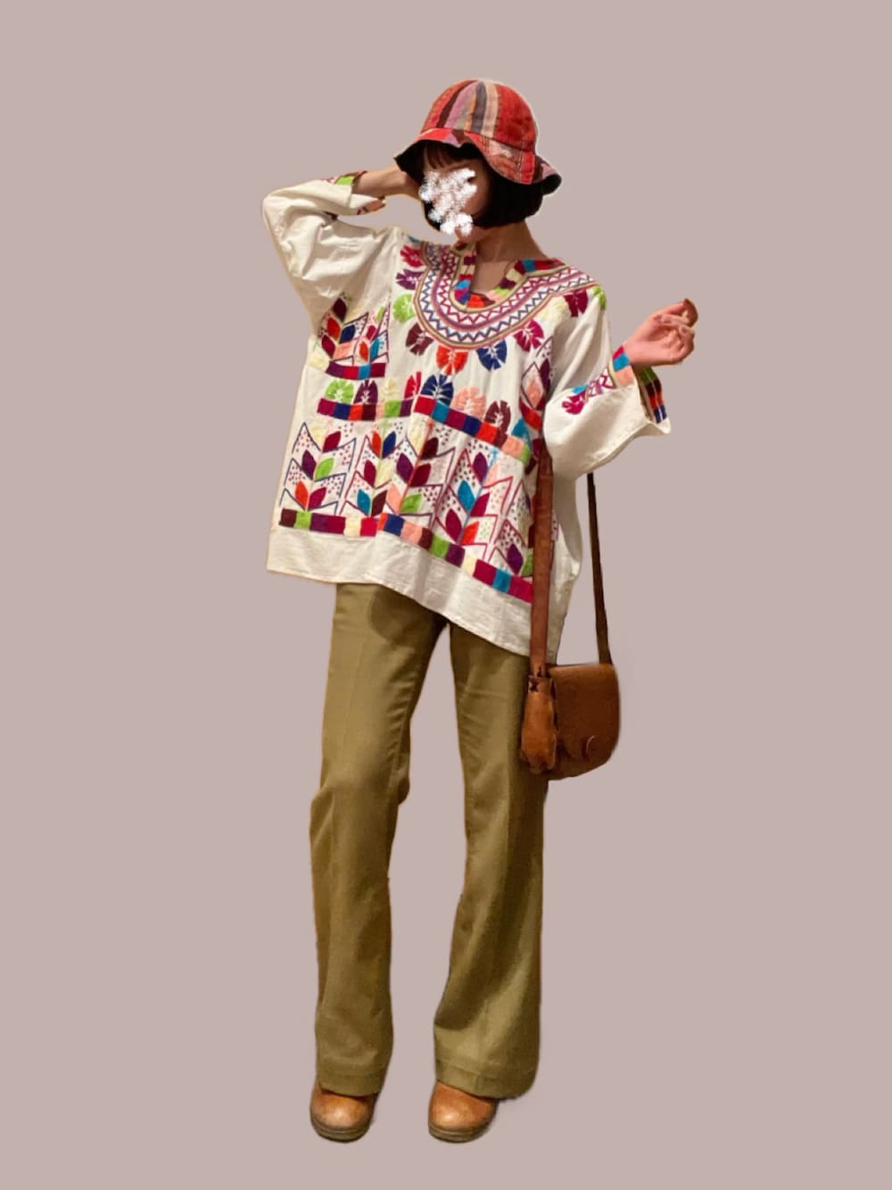 「バケットハット、チューリップハット、フレアパンツ、フェススタイル、刺繍トップス、ブーツ、70'sコーデ、ヒッピー、古着MIX、古着、古着コーデ、Levi's、LEVI'S VINTAGE CLOTHING、ヴィンテージ、パッチワーク」｜「VINTAGEのアイテム（ハット、その他）」を使った、ゆずさん（レディース・157cm）の夏コーディネートの1枚目の写真