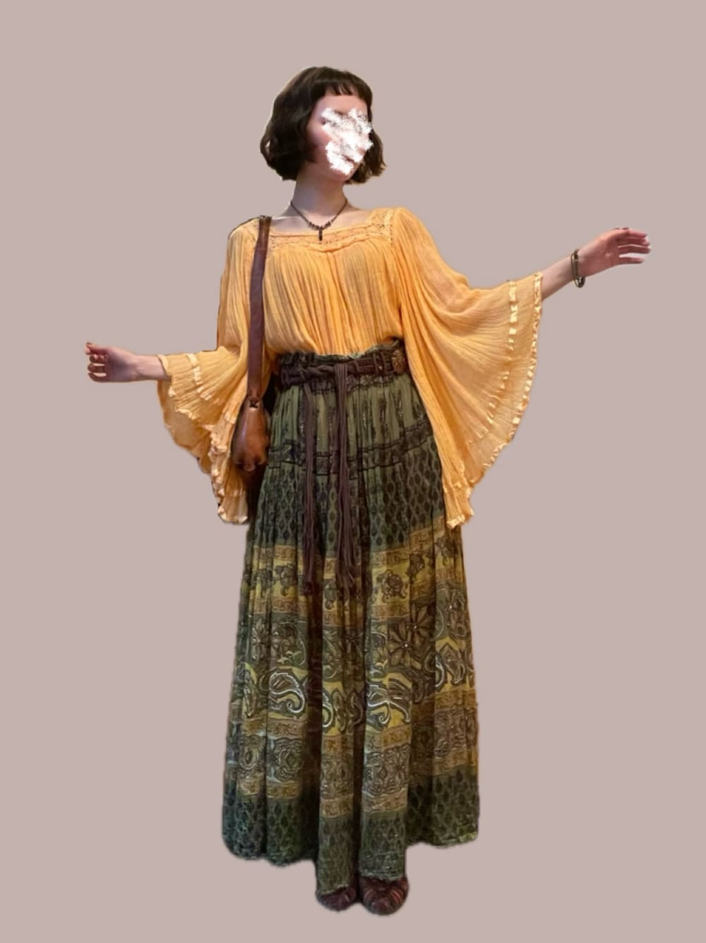 「秋服、秋コーデ、オレンジ、チュニック、フレアスリーブ、インド綿、スカート、マキシスカート、柄スカート、70's、70'sコーデ、ボヘミアン、vintage、古着、古着MIX」｜「VINTAGEのcrunch（チュニック、オレンジ系）」を使った、ゆずさん（骨格ウェーブ・レディース・157cm）の秋コーディネートの1枚目の写真