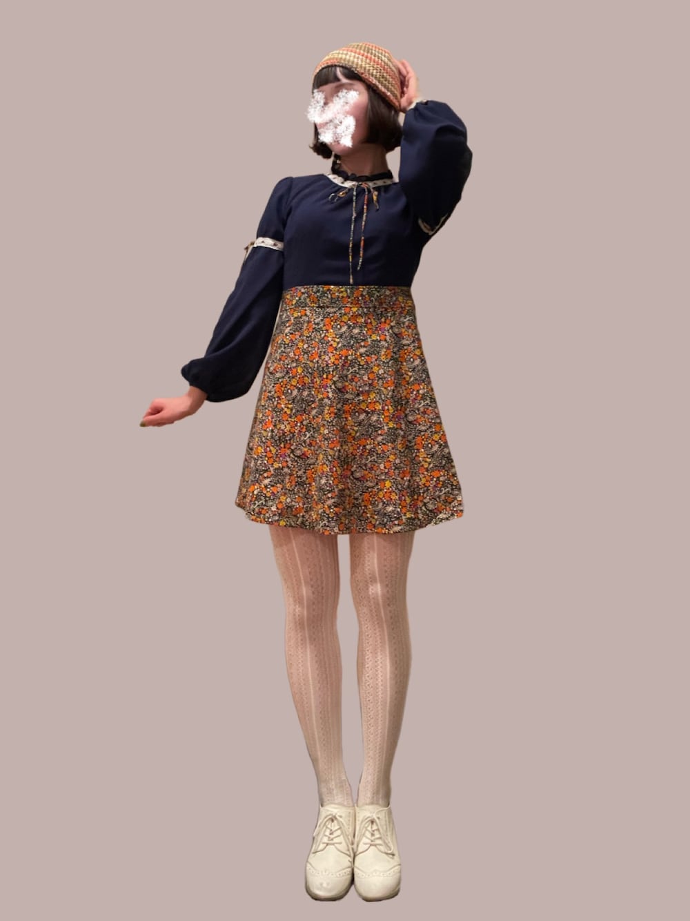 「春、春コーデ、ニット帽、ワンピース、タイツ、レースタイツ、70'sコーデ、70's、60's、古着、古着コーデ、ミニワンピ、柄ワンピース」｜「usedのcrunch（ニットキャップ/ビーニー、オレンジ系）」を使った、ゆずさん（骨格ウェーブ・レディース・157cm）の春コーディネートの1枚目の写真