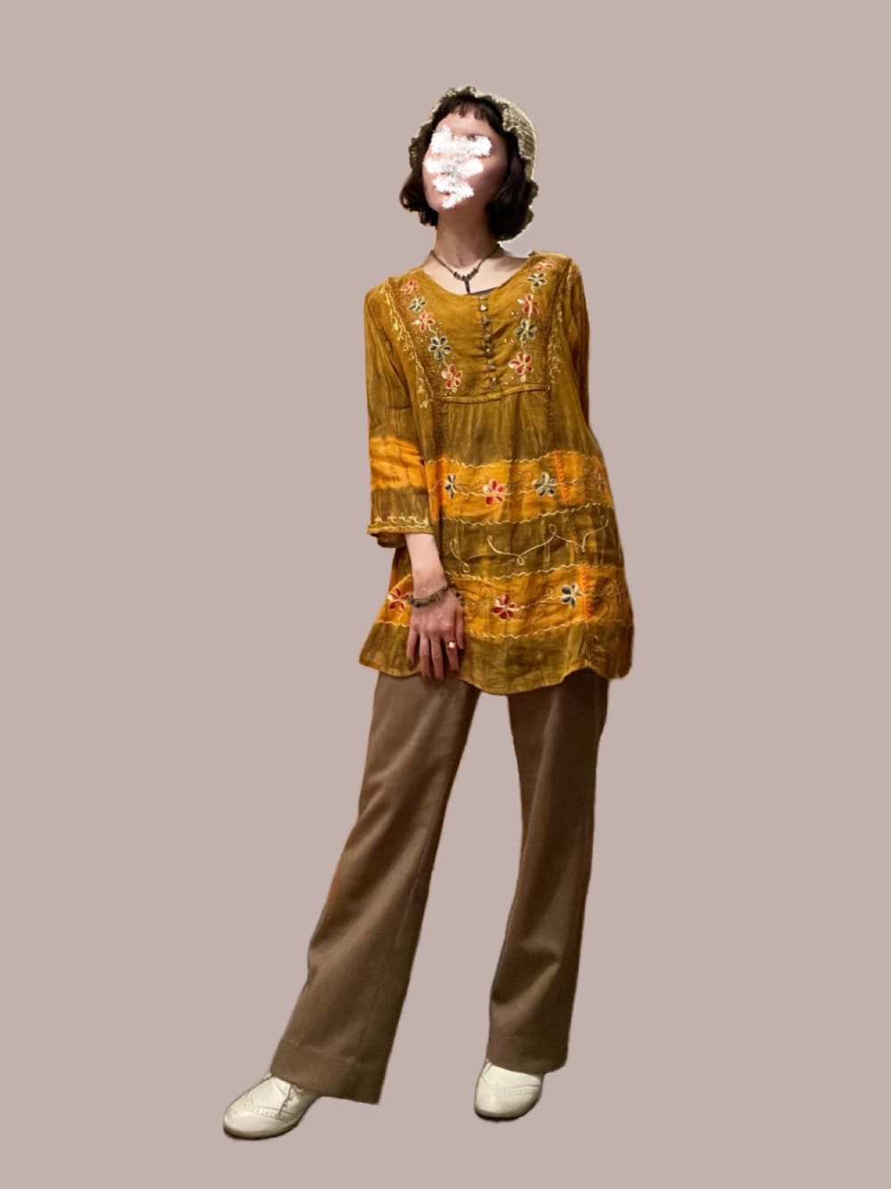 「夏コーデ、オレンジ、70'sコーデ、刺繍、刺繍ブラウス、フレアパンツ、チューリップハット、ボヘミアン、古着、古着コーデ、古着女子、エスニック、古着MIX、休日スタイル、お出かけコーデ」｜「usedのpinnacle（シャツ/ブラウス、オレンジ系）」を使った、ゆずさん（骨格ウェーブ・レディース・157cm）の夏コーディネートの1枚目の写真