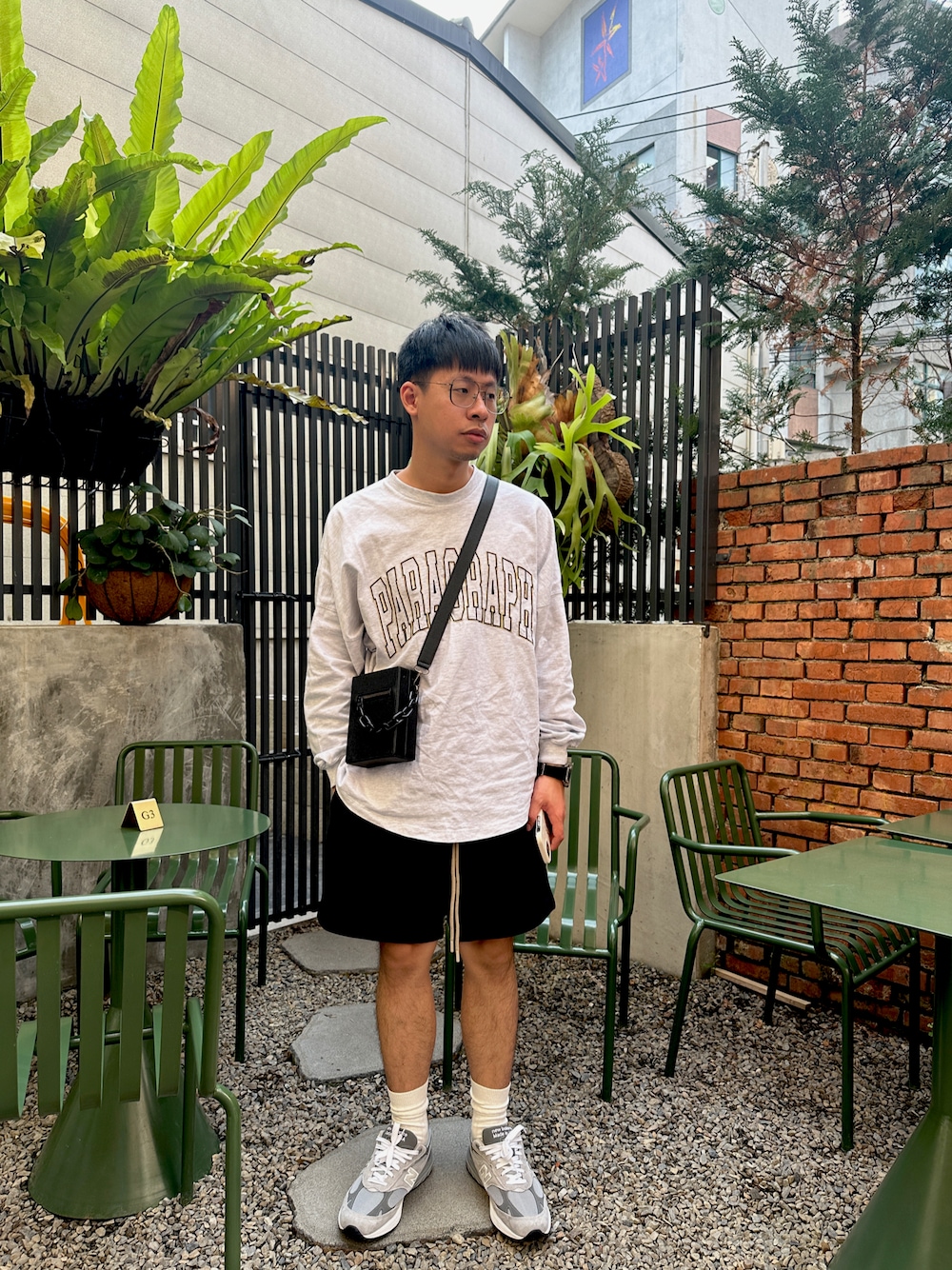 「春コーデ」｜「NEW BALANCEのアイテム（スニーカー、グレー系）」を使った、chenchen312さん（メンズ・173cm）の冬コーディネートの1枚目の写真