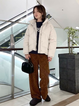 「冬の差し色コーデ」｜「アイテム（スウェット）」を使った、yamaさん（レディース・162cm）の冬コーディネート