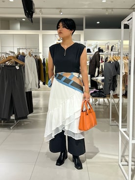 「アイテム（オールインワン・サロペット）」を使った、モエカさん（レディース・165cm）の秋コーディネート