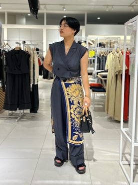 「スカーフ」｜「アイテム（財布/小物）」を使った、モエカさん（レディース・165cm）の夏コーディネート