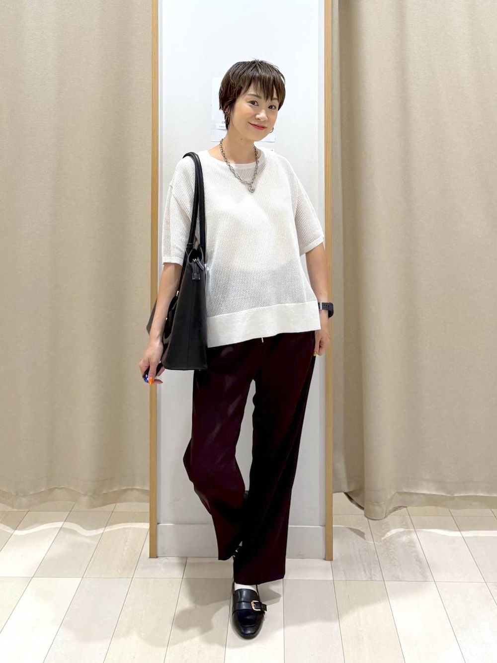 「ベーシック/シンプル、ワントーン、ママコーデ、体型カバー、ラフ、ゆったり、GLOBAL WORK、パンツ、着痩せ・細見え、ローファー、トートバッグ、きれいめ、きれいめカジュアル」｜「GLOBAL WORKのサイズ拡大/らくっション撥水2WAYローファー/131468（ローファー、ブラック系）」を使った、mahimahi0220さん（レディース・159cm）の夏コーディネートの1枚目の写真