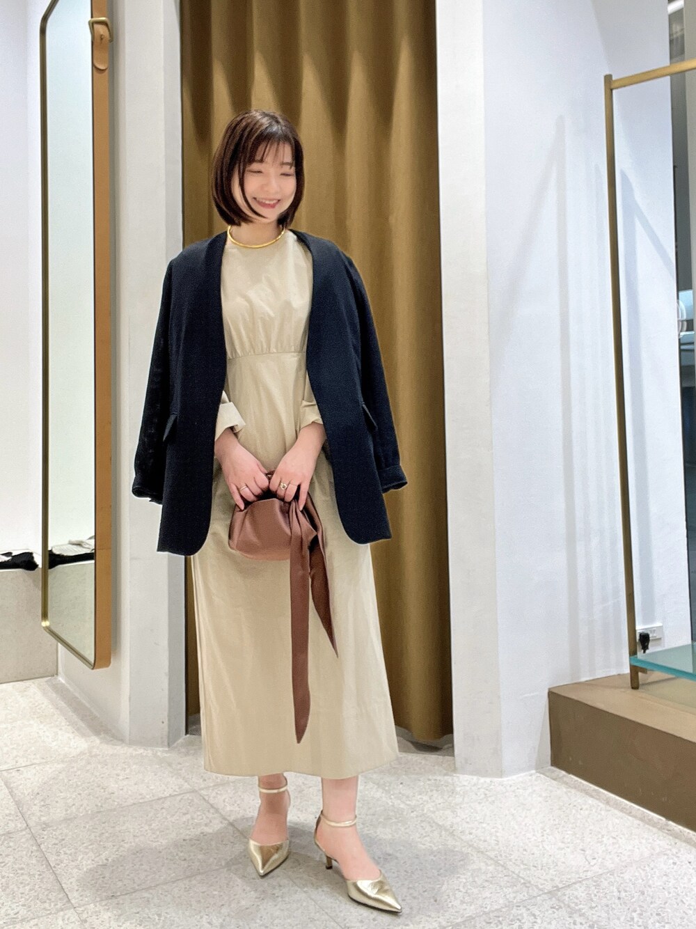 「春コーデ、休日スタイル、お出かけコーデ、オトナカジュアル、ジャケット、ジャケットスタイル、ワンピース、ワンピーススタイル」｜「Whim Gazetteのジュートライクノーカラージャケット（ノーカラージャケット、ブラック系）」を使った、whimkumagaiさん（レディース・153cm）の春コーディネートの1枚目の写真