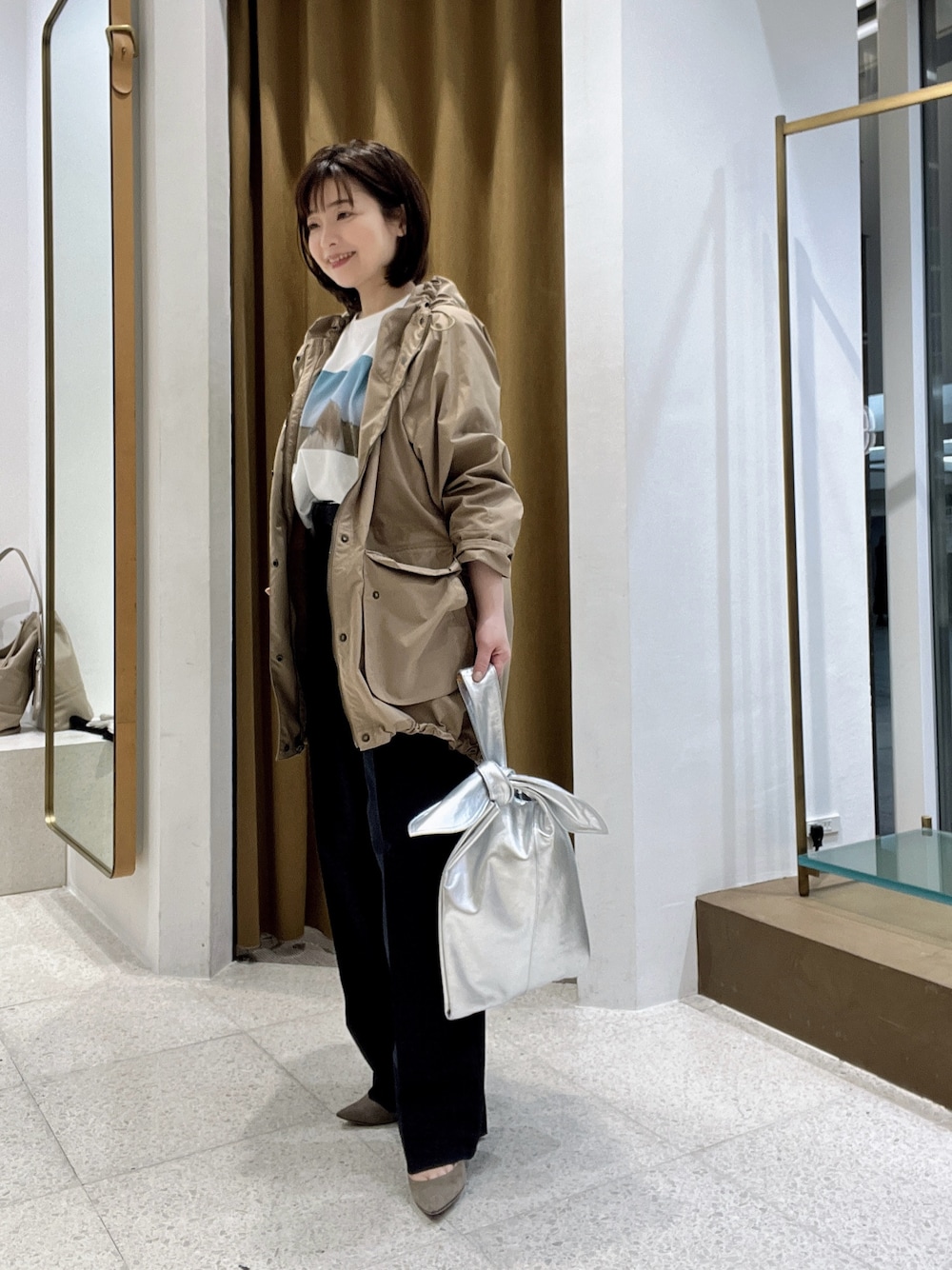 「大人カジュアルコーデ、春コーデ、ロンT、パンツコーデ、きれいめコーデ、初春コーデ、ジャケット/アウター、パンツスタイル、ブルゾン、ブルゾンコーデ」｜「Whim Gazetteのワイドタックパンツ（スラックス、ブルー系）」を使った、whimkumagaiさん（レディース・153cm）の春コーディネートの1枚目の写真
