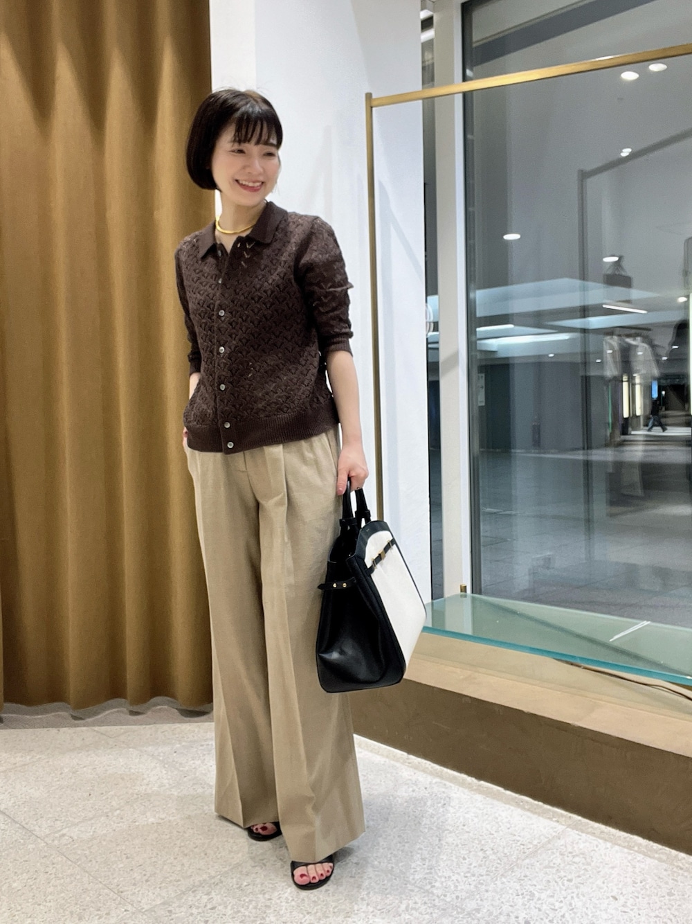 「初夏コーデ、夏ファッション、大人カジュアルコーデ、大人女子、大人コーデ、オトナカワイイ、リラックススタイル、ブラウン、夏コーデ、ポロニット、ニット、パンツスタイル」｜「Whim Gazetteの【GEMINI】ポロニットプルオーバー（ニット/セーター、ブラウン系）」を使った、whimkumagaiさん（レディース・153cm）の夏コーディネートの1枚目の写真