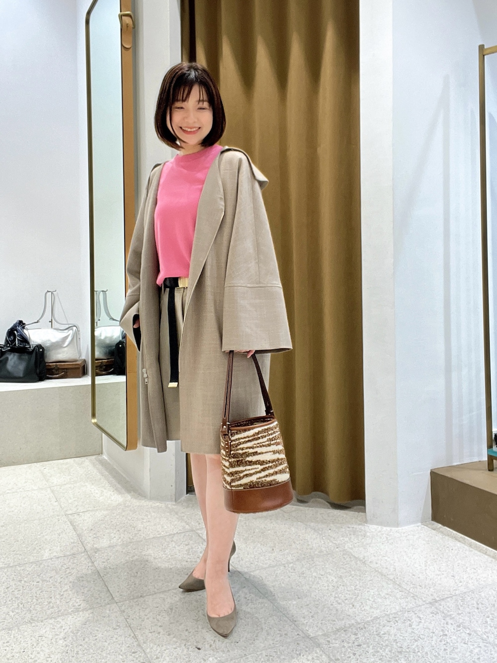 「春コーデ、春服コーデ、大人可愛い、カジュアルコーデ、大人コーデ、春、春服、パンツコーデ、低身長女子、150cm台コーデ、40代ファッション、ピンク、ピンクコーデ、ショートパンツ」｜「Whim Gazetteの【GEMINI】ニットTシャツ（ニット/セーター、ピンク系）」を使った、whimkumagaiさん（レディース・153cm）の春コーディネートの1枚目の写真