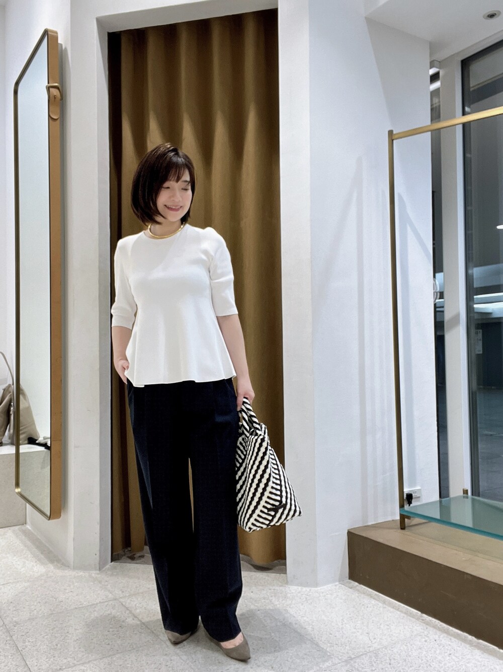 「Whim Gazetteのワイドタックパンツ（スラックス、ブルー系）」を使った、whimkumagaiさん（レディース・153cm）の春コーディネートの1枚目の写真
