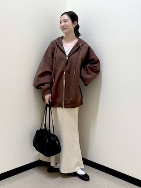 「LOWRYS FARM（ローリーズファーム）のスタイルＵＰクロスカップキャミ　100757（Tシャツ/カットソー、ホワイト系）」を使った、なあせさん（レディース）の秋コーディネート