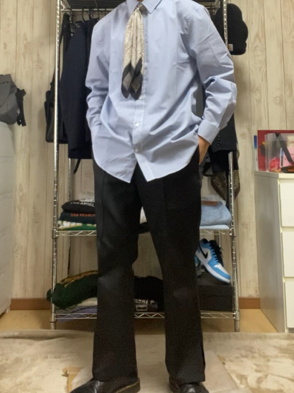 「メンズファッション」｜「H&Mのアイテム（シャツ/ブラウス、ブルー系）」を使った、ごりごり  さん（メンズ・173cm）の春コーディネートの1枚目の写真