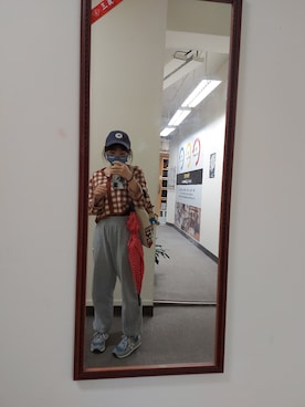 「NIKE（ナイキ）のアイテム（スウェットパンツ、グレー系）」を使った、えりさん（レディース・156cm）の春コーディネート