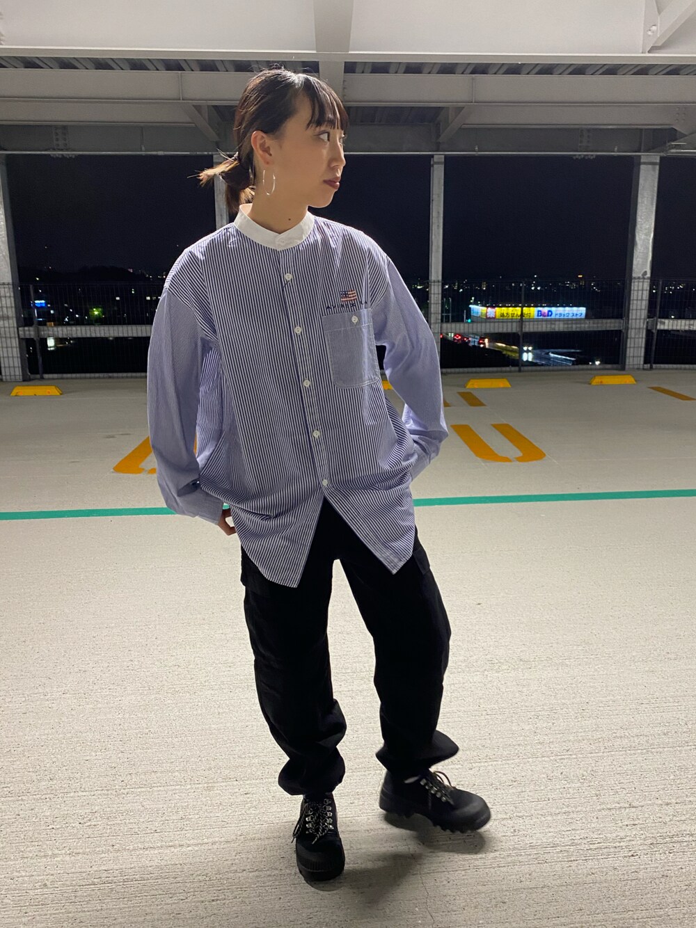 「シャツ、秋のコーデ、AVIREX、ストライプ、カーゴパンツ、パンツスタイル、ootd、カジュアルコーデ、着回しコーデ、ららぽーと愛知東郷」｜「AVIREXのCREZY PATTERN STRIPE SHIRT/ クレイジーパターンストライプシャツ（シャツ/ブラウス、ブルー系）」を使った、MIYUUさん（レディース・160cm）の秋コーディネートの1枚目の写真