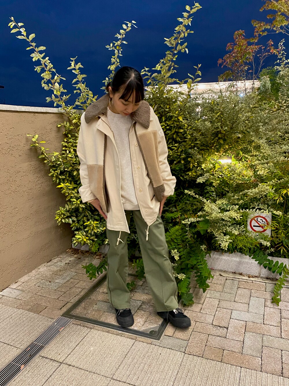 「スウェット、AVIREX、ボアベスト、ボアジャケット、ootd、カジュアルコーデ、パンツコーデ、秋冬コーデ、AVIREXBelle、ららぽーと愛知東郷」｜「AVIREXのAVIREX GRAPHIC CREW SWEAT/ アヴィレックスグラフィッククルースウェット（スウェット、その他）」を使った、MIYUUさん（レディース・160cm）の秋コーディネートの1枚目の写真