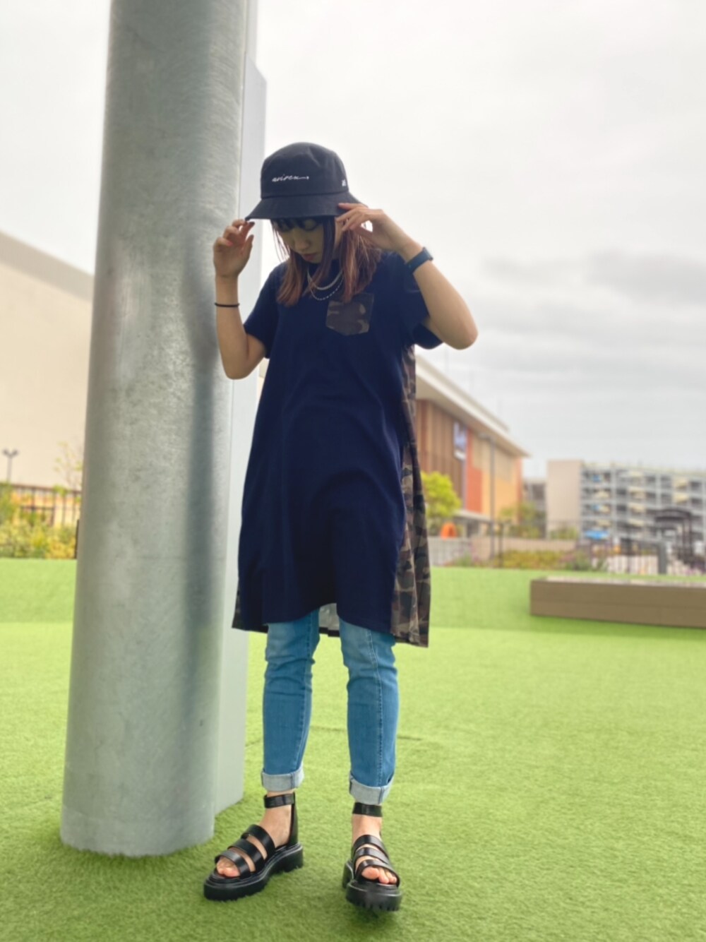 「デニム、ワンピース、夏、AVIREX、迷彩、サンダル、ootd、シンプルコーデ、バケットハット、ららぽーと愛知東郷」｜「AVIREXのアイテム（帽子、ブラック系）」を使った、MIYUUさん（レディース・160cm）の春コーディネートの1枚目の写真