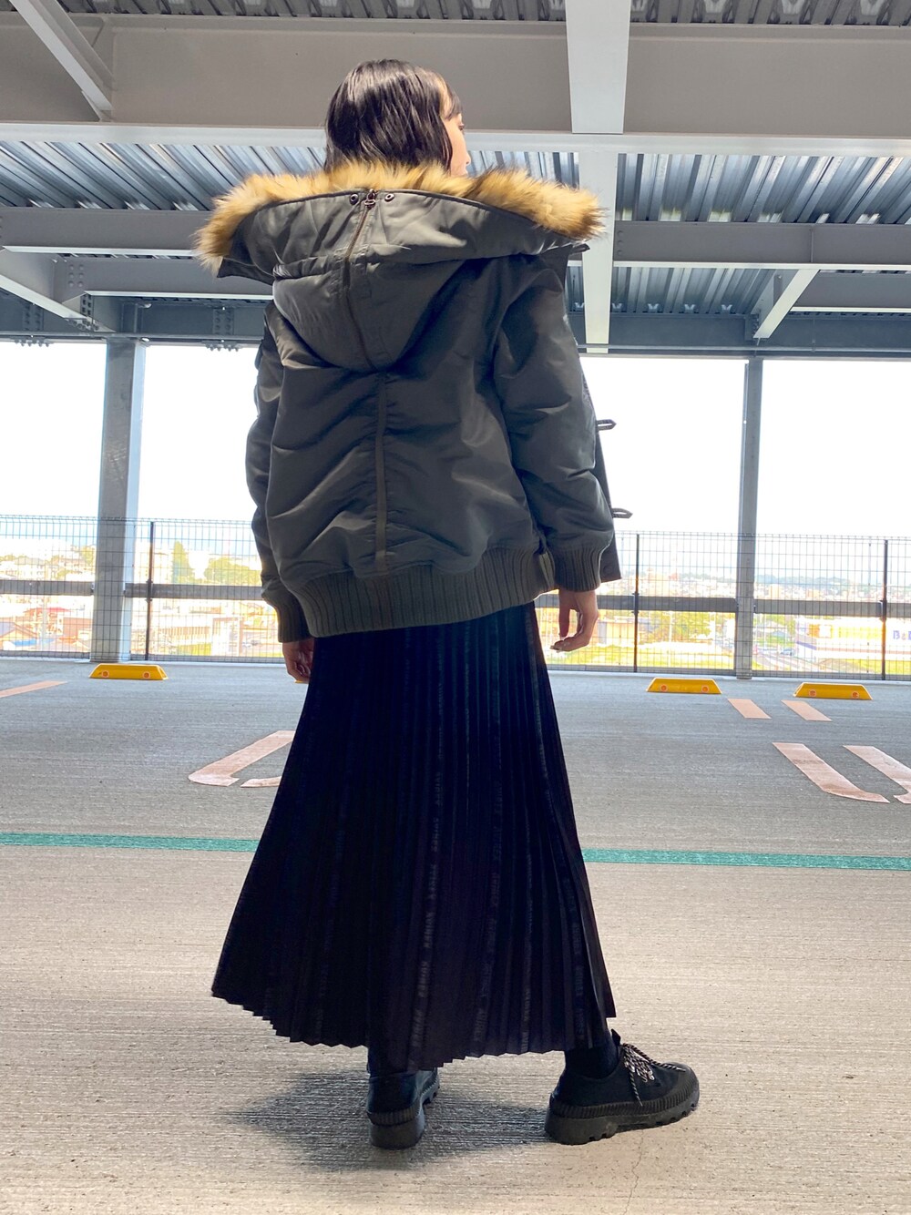 「アウター、N-2B、秋のコーデ、AVIREX、大人コーデ、ootd、スカートスタイル、オトナカジュアル、AVIREXBelle、ららぽーと愛知東郷」｜「AVIREXの《REBUILD COLLECTION》GATHER N-2B/ ギャザーN-2B（ミリタリージャケット、グリーン系）」を使った、MIYUUさん（レディース・160cm）の夏コーディネートの1枚目の写真