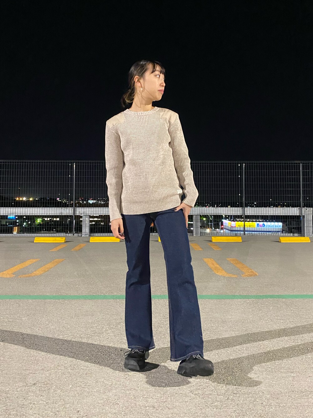 「秋のコーデ、AVIREX、リブニット、ootd、フレアパンツ、シンプルコーデ、着回しコーデ、オトナカワイイ、AVIREXBelle、ららぽーと愛知東郷」｜「AVIREXのGUNPATCH MILITARY COMMAND KNIT/ ガンパッチミリタリーコマンドニット（ニット/セーター、ホワイト系）」を使った、MIYUUさん（レディース・160cm）の秋コーディネートの1枚目の写真