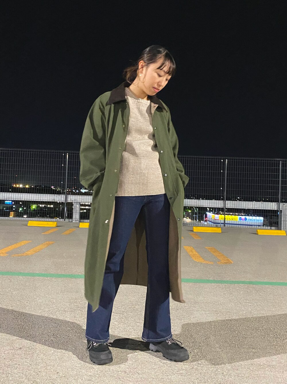 「コート、デニム、AVIREX、リバーシブル、リブニット、ootd、フレアパンツ、着回し抜群、AVIREXBelle、ららぽーと愛知東郷」｜「AVIREXのREVERSIBLE FIELD LONG COAT/ リバーシブルフィールドロングコート（その他アウター、グリーン系）」を使った、MIYUUさん（レディース・160cm）の秋コーディネートの1枚目の写真