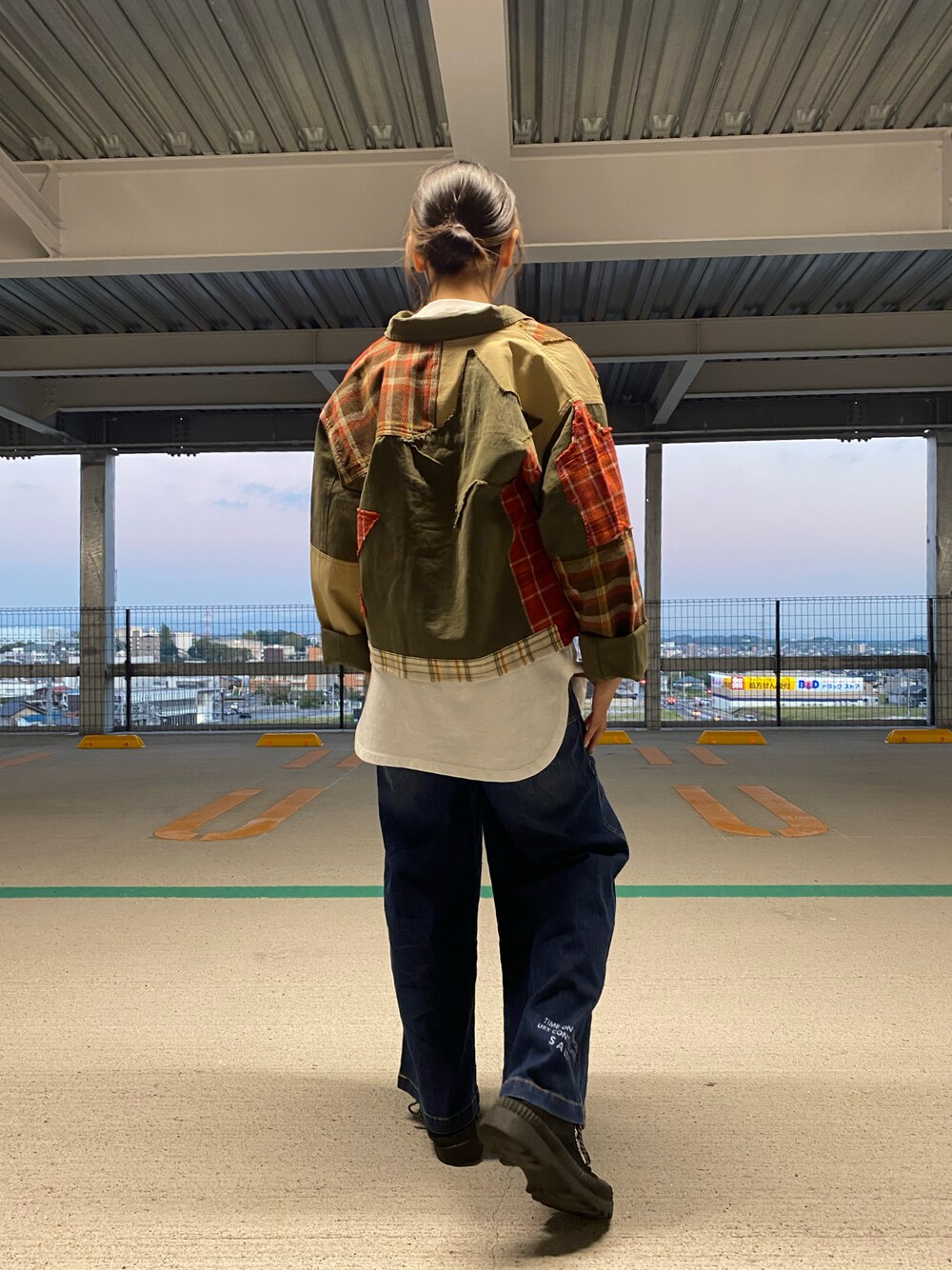 「AVIREX、秋色、パンツスタイル、ootd、秋服、カジュアルコーデ、秋冬コーデ、お洒落さんとつながりたい、AVIREXBelle、ららぽーと愛知東郷」｜「AVIREXのBDU CHECK REMAKE SHORT SHIRT/ BDUチェックリメイクショートシャツ（その他アウター、グリーン系）」を使った、MIYUUさん（レディース・160cm）の秋コーディネートの1枚目の写真
