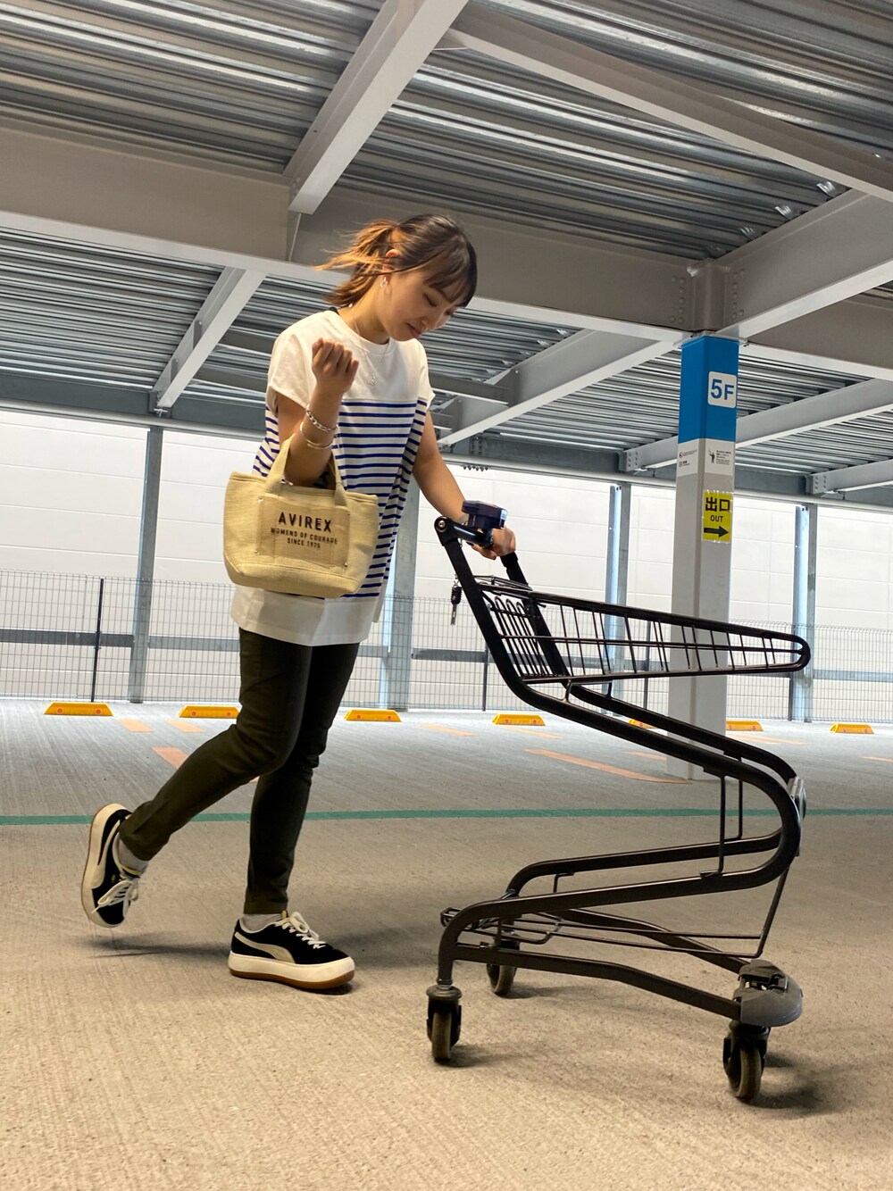 「スキニー、ハンドバッグ、AVIREX、ボーダートップス、買い物、ootd、プチプラコーデ、夏コーデ、AVIREXBelle、ららぽーと愛知東郷」｜「AVIREXの【直営店限定】MESH MINI TOTE BAG/ メッシュミニトートバッグ（トートバッグ、イエロー系）」を使った、MIYUUさん（レディース・160cm）の夏コーディネートの1枚目の写真