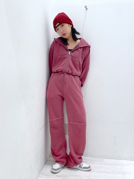 「アイテム（スウェットパンツ、レッド系）」を使った、イ　ヒョンジンさん（レディース・158cm）の夏コーディネート