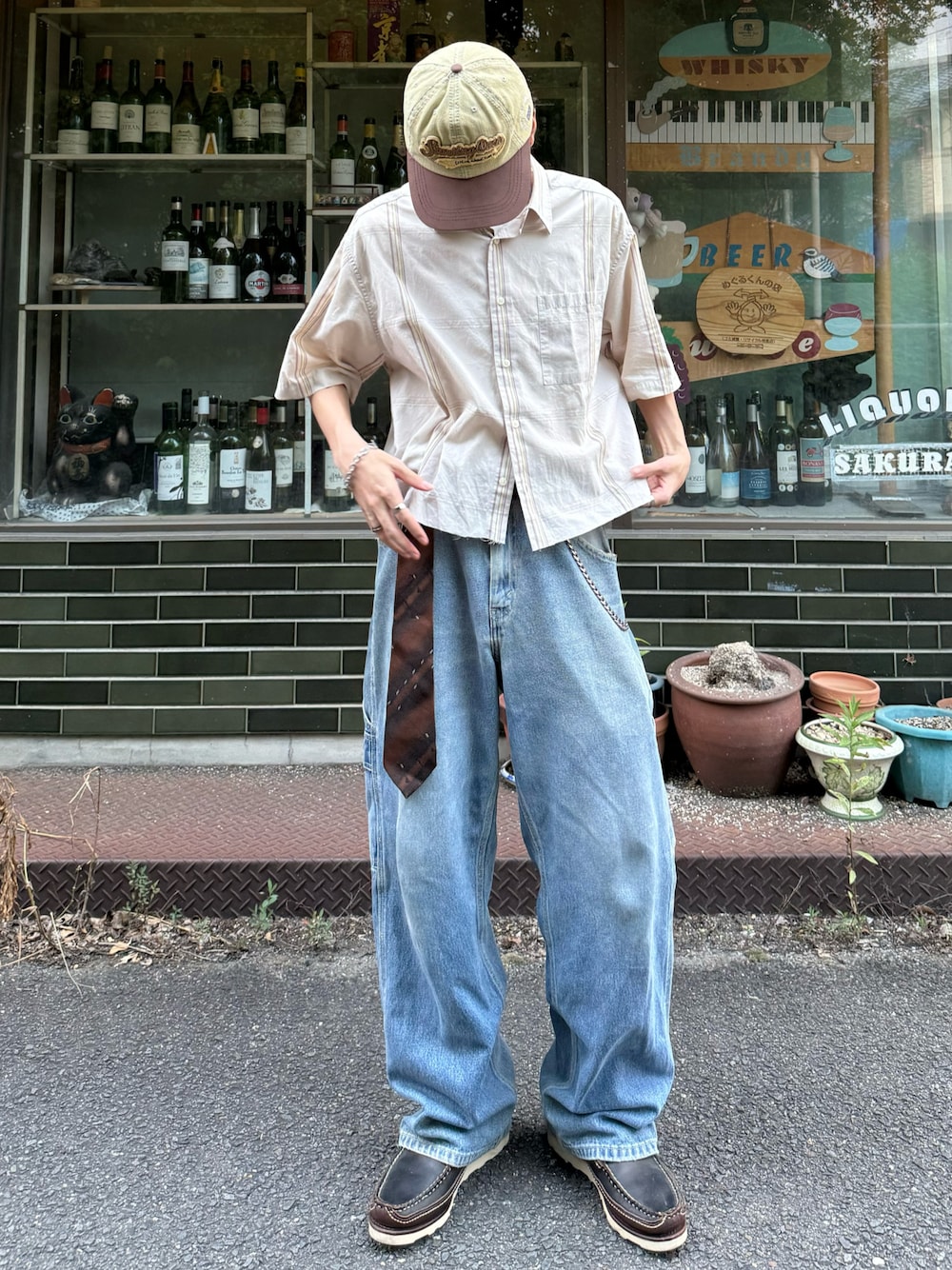 「夏ルックで気分アップ、デニム、シンプルコーデ、夏コーデ、キャップ、半袖シャツ、シャツスタイル、ベージュ、淡色コーデ、ストリート、古着MIX、ブラウン、ネクタイ、厚底シューズ、アメカジ」｜「Starting Overの【Starting Over/スターティングオーバー】EMBROIDERED PATCH PIGMENT DENIM CAP（キャップ、ブルー系）」を使った、''r_e_n"さん（メンズ・167cm）の夏コーディネートの1枚目の写真