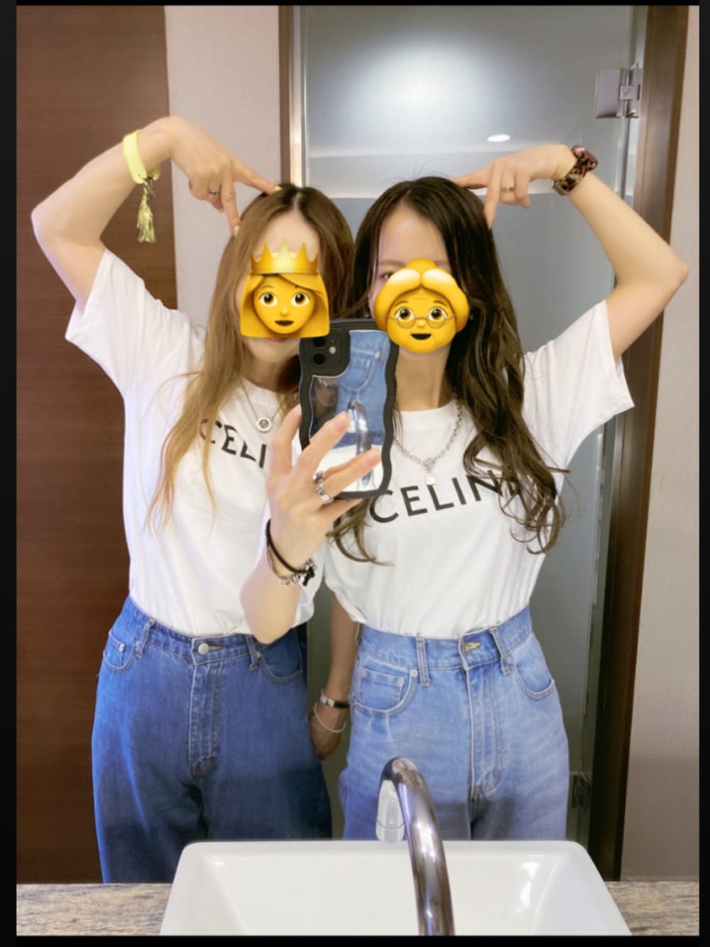 「韓国旅行、韓国ファッション、デニムコーデ、おそろいコーデ、セリーヌ」｜「CELINEのアイテム（Tシャツ/カットソー、ホワイト系）」を使った、Yu....738さん（レディース・158cm）の夏コーディネートの1枚目の写真