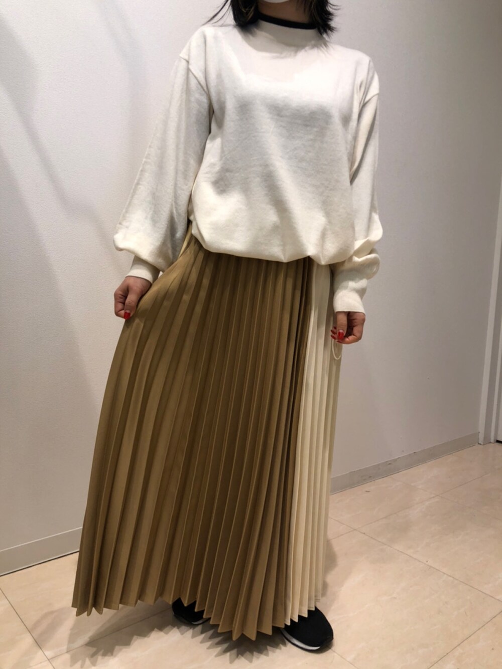 「カジュアルコーデ、オトナカジュアル、大人かわいい、春服、低身長コーデ、ハイネック、今日のコーデ」｜「INTERPLANETのドロストイレヘムハイネックプルオーバー（ニット/セーター、ホワイト系）」を使った、堺北花田INTERPLANETさん（レディース・165cm）の冬コーディネートの1枚目の写真