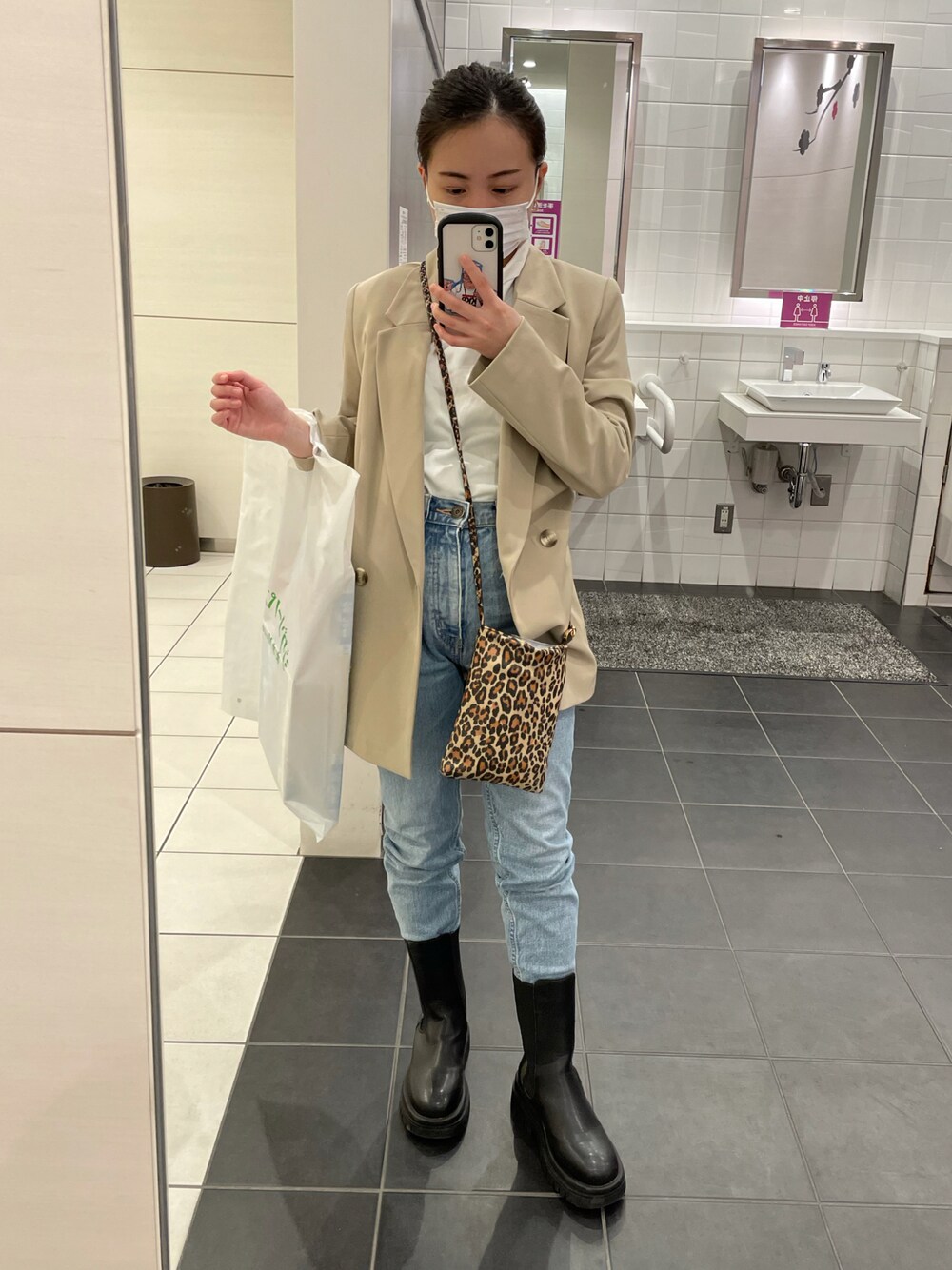 「シンプルコーデ、ootd、低身長、タックイン、moussy、ジャケット」｜「H&MのH&M - H&M+ ダブルブレストジャケット - ベージュ（テーラードジャケット、ベージュ系）」を使った、MIYUNAさん（レディース・145cm）の春コーディネートの1枚目の写真