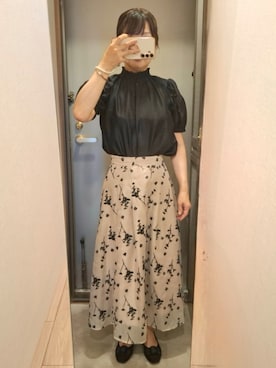 「NATURAL BEAUTY BASIC（ナチュラルビューティーベーシック）の◇【美人百花4月号掲載】バイカラーフラワー刺繍フレアスカート（スカート、ベージュ系）」を使った、yukoさん（レディース・153cm）の夏コーディネート