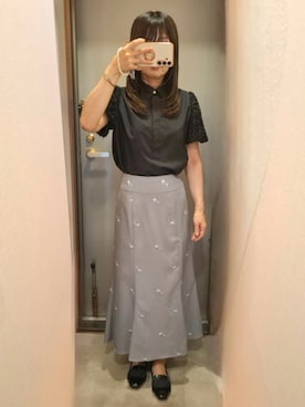 「NATURAL BEAUTY BASIC（ナチュラルビューティーベーシック）のエンブロイダリーマーメイドスカート（スカート、グレー系）」を使った、yukoさん（レディース・153cm）の秋コーディネート