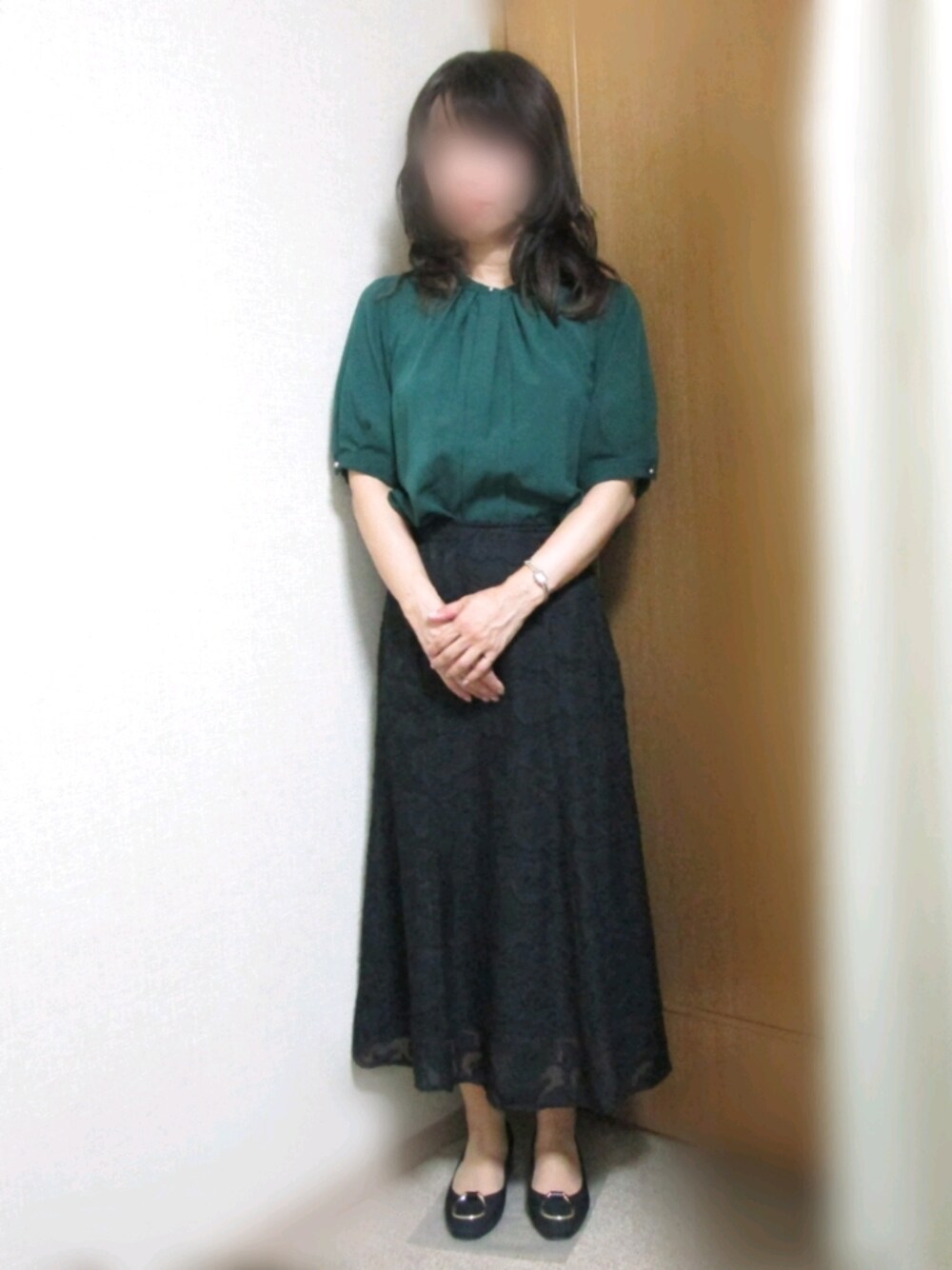 「ジャガードスカート、コックリカラー、秋色コーデ、今日のコーデ、お仕事コーデ、おしゃれさんと繋がりたい」｜「VISの【Sサイズ】【SETUP】【美短】プリントナロースカート（スカート、ブラック系）」を使った、yukoさん（レディース・153cm）の秋コーディネートの1枚目の写真